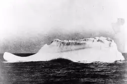 Ekspert ostrzega: Titanic uderzył w górę lodową i zatonie – największy krach od 1929 roku
