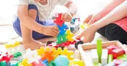 Ile dzieci na opiekuna w żłobku? Prawo, normy, wyjątki 2026