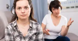 Narcyzm: objawy, typy. Rozpoznaj i chroń się przed toksyczną relacją