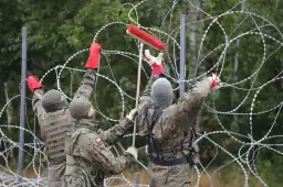 Wojna hybrydowa: poznaj prawdziwe oblicze nowoczesnych konfliktów