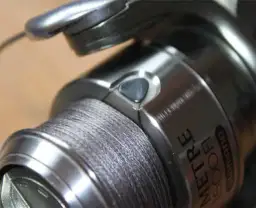 Jak prawidłowo nawinąć plecionkę na kołowrotek, aby uniknąć problemów