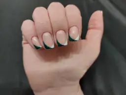 Jak pomalować odrosty na paznokciach i uniknąć nieestetycznego wyglądu