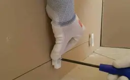 Jak izolacja pod brodzik może zapobiec kosztownym naprawom?