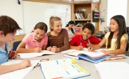 Jakie wykształcenie do pracy w świetlicy? Sprawdź wymagania