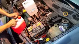 Gdzie wlać płyn do chłodnicy? Uniknij kosztownych napraw samochodu