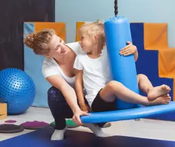 Jak postępować z dzieckiem z zaburzeniami integracji sensorycznej, aby uniknąć frustracji?