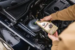 Co ile dolewać płynu do chłodnicy, aby uniknąć przegrzewania silnika