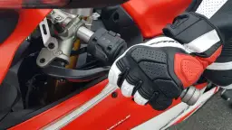 Ile wytrzymuje sprzęgło w motocyklu? Poznaj kluczowe czynniki wpływające na trwałość