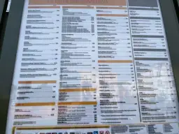 Menu McDonald's z cenami, widoczne małe frytki.