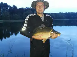 Gdzie kupić zezwolenie na wędkowanie w jeziorze Niesłysz? Sprawdź!