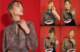 Kobieta w panterkowej bluzce z wiśniami. Zobacz, jak nosić panterkę w stylowy sposób, łącząc ją z czernią i soczystymi owocami.