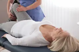 Nierówna długość nóg: Czy to źródło bólu? Diagnoza fizjoterapeuty