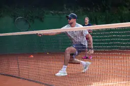 Rodzaje zagrywek tenisowych: Techniki i skuteczne strategie