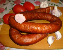 Kiełbasa krucha z galaretką – idealny smak na każdą okazję