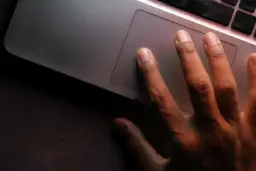 Myszka zacina się? Skuteczne rozwiązania problemu!