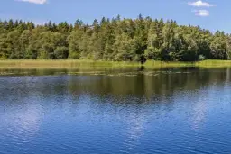 Największe jeziora nadbałtyckie: odkryj piękno Jeziora Łebskiego