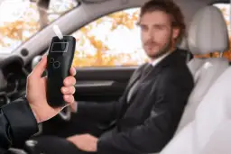 Jakie alkomaty ma policja? Poznaj ich rodzaje i zastosowanie