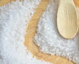 Ile soli na litr wody, solanka do mięsa, ile soli peklowej na litr wody