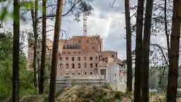 Gigantyczny zamek w środku Puszczy Noteckiej – kontrowersje i plany