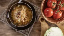 Kalorie w kapuśniaku z ziemniakami. Zaskakująco niski lub wysoki wynik?