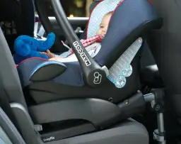 Czy fotelik z isofix można zamontować pasami? Sprawdź, zanim zainstalujesz