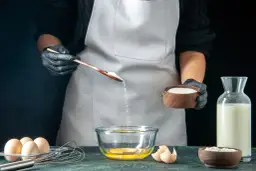 70 gramów cukru bez wagi? Sprawdź, ile to łyżek!