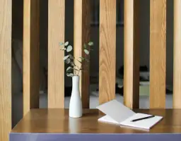 Salon z aneksem kuchennym – jak wyznaczyć funkcjonalne strefy?