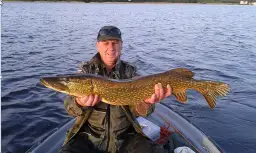 Wędkowanie na jeziorze Kłodno - najlepsze gatunki ryb i porady