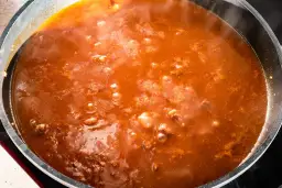 Jak zdrowo i skutecznie zagęścić dietetyczny sos bez mąki