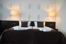 Czy można wynająć pokój w hotelu nie mając 18 lat? Oto co musisz wiedzieć