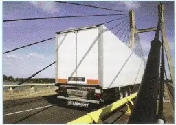 Ile waży naczepa chłodnia? Odkryj zaskakujące różnice w wagach