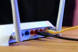 Jak podłączyć internet z Wi-Fi na kabel i poprawić stabilność połączenia