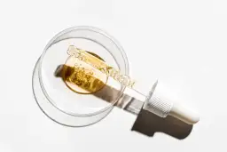 Retinol i kwas hialuronowy: Najpierw nawilżenie, potem działanie