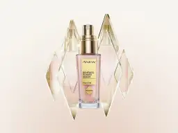Elegancki koncentrat rewitalizujący do twarzy Avon ANEW Renewal Power Serum z Protinolem, otoczony geometrycznymi kryształami.