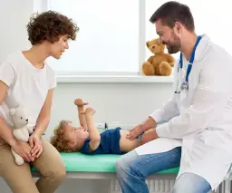 Jak rozpoznać zapalenie jelit u dziecka? Objawy, które nie mogą umknąć