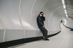 Styl opium: mroczna estetyka, która zmienia modę młodego pokolenia