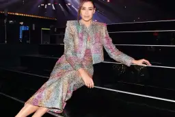 Falda lentejuelas Stradivarius: Guía para combinarla de día y noche