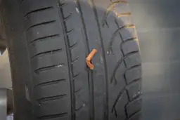 Naprawa opony sznurem: kiedy jest bezpieczna, a kiedy ryzyko?