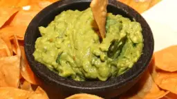 Jak przechowywać guacamole, aby uniknąć brązowienia i psucia się