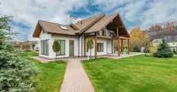 Teren koło domu: pomysły na wykorzystanie i jak zagospodarować przestrzeń?