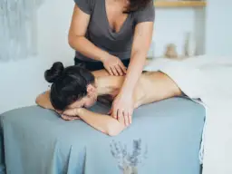 Na czym polega masaż tantryczny i jakie przynosi korzyści emocjonalne