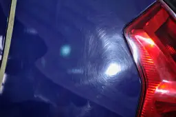 Polerowanie auta: Ile mikronów lakieru możesz usunąć bezpiecznie?