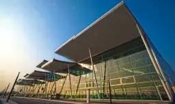 Jak dojechać z dworca na lotnisko we Wrocławiu - praktyczne opcje