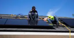 Jak połączyć panele fotowoltaiczne szeregowo dla maksymalnej wydajności?