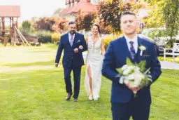 Ile bierze fotograf za 18? Ceny i co wpływa na koszt usług