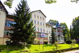 Sanatorium Wojciech Lądek Zdrój – historia, leczenie i komfortowe noclegi