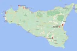 Mapa Sycylii z zaznaczonymi lotniskami: Palermo, Trapani-Birgi, Catania, Comiso i Sigonella.