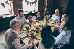 Jakie modlitwy przy śniadaniu wielkanocnym wzbogacą Twoje świętowanie