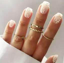 Inspírate con las últimas tendencias de uñas decoradas blancas elegantes