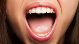 Zapalenie jamy ustnej: objawy, przyczyny i kiedy iść do lekarza